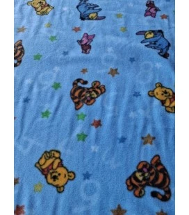 Blå fleece med bamser, tigerdyr og stjerner